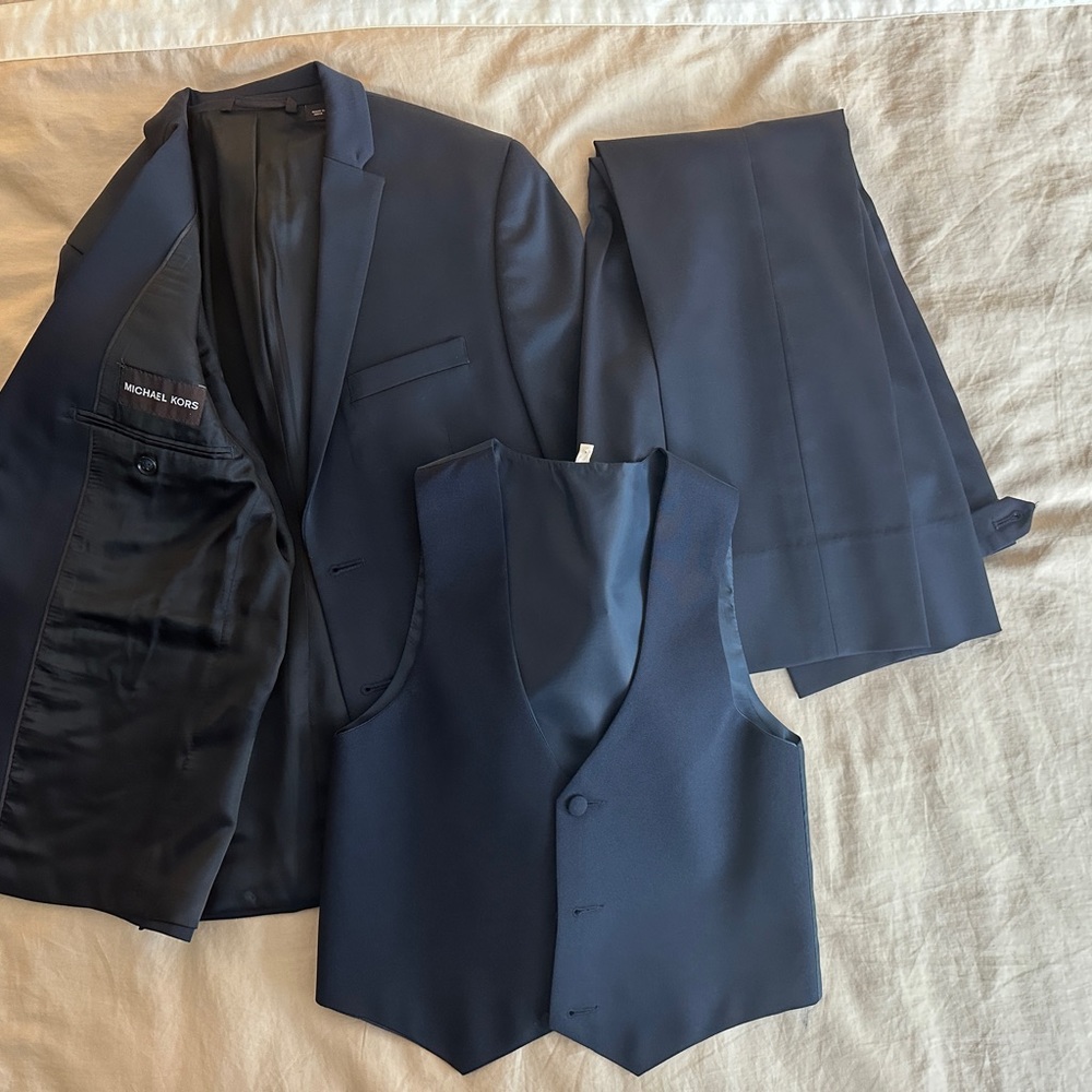 Michael Kors - Boy’s 3-Piece Suit (CA-01129), Navy Blue. Size 14SK.